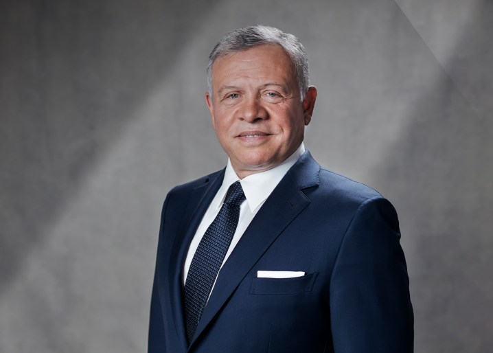 الملك يلتقي وجهاء وممثلين عن محافظة إربد في مدينة الحسن للشباب