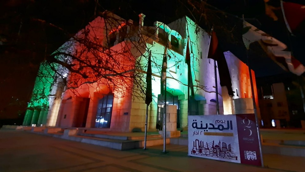 بمناسبة يوم مدينة عمّان ..  الأمانة تضيء مبناها بألوان العلم الأردني