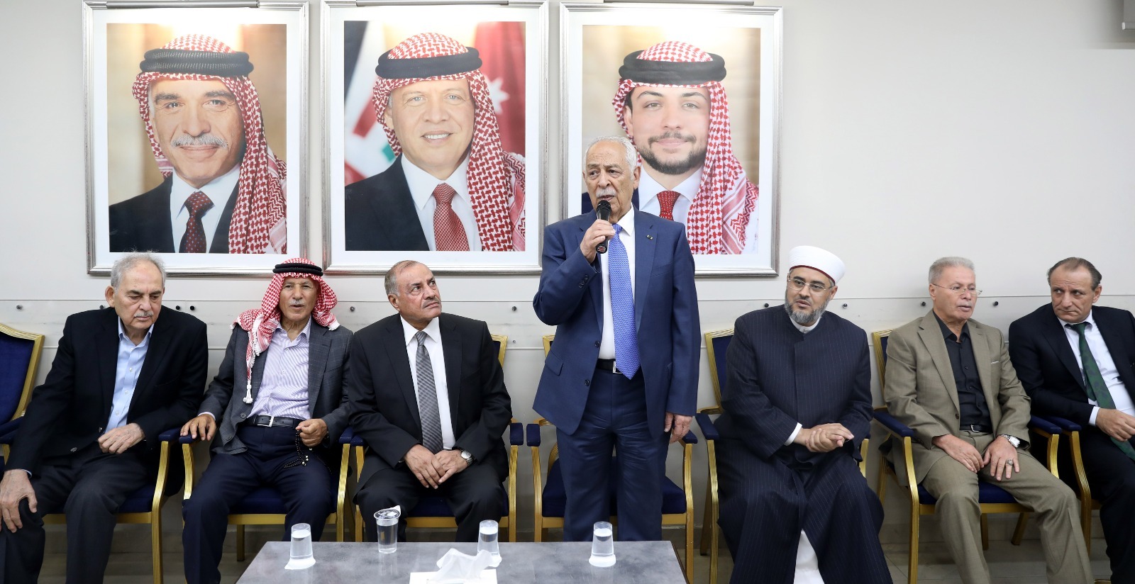 مندوبا عن الملك وولي العهد ..  العيسوي يعزي الروسان والشريدة والطراونة