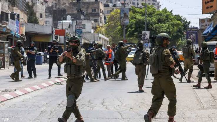 الجيش الصهيوني يعتقل 10 فلسطينيين في طوباس