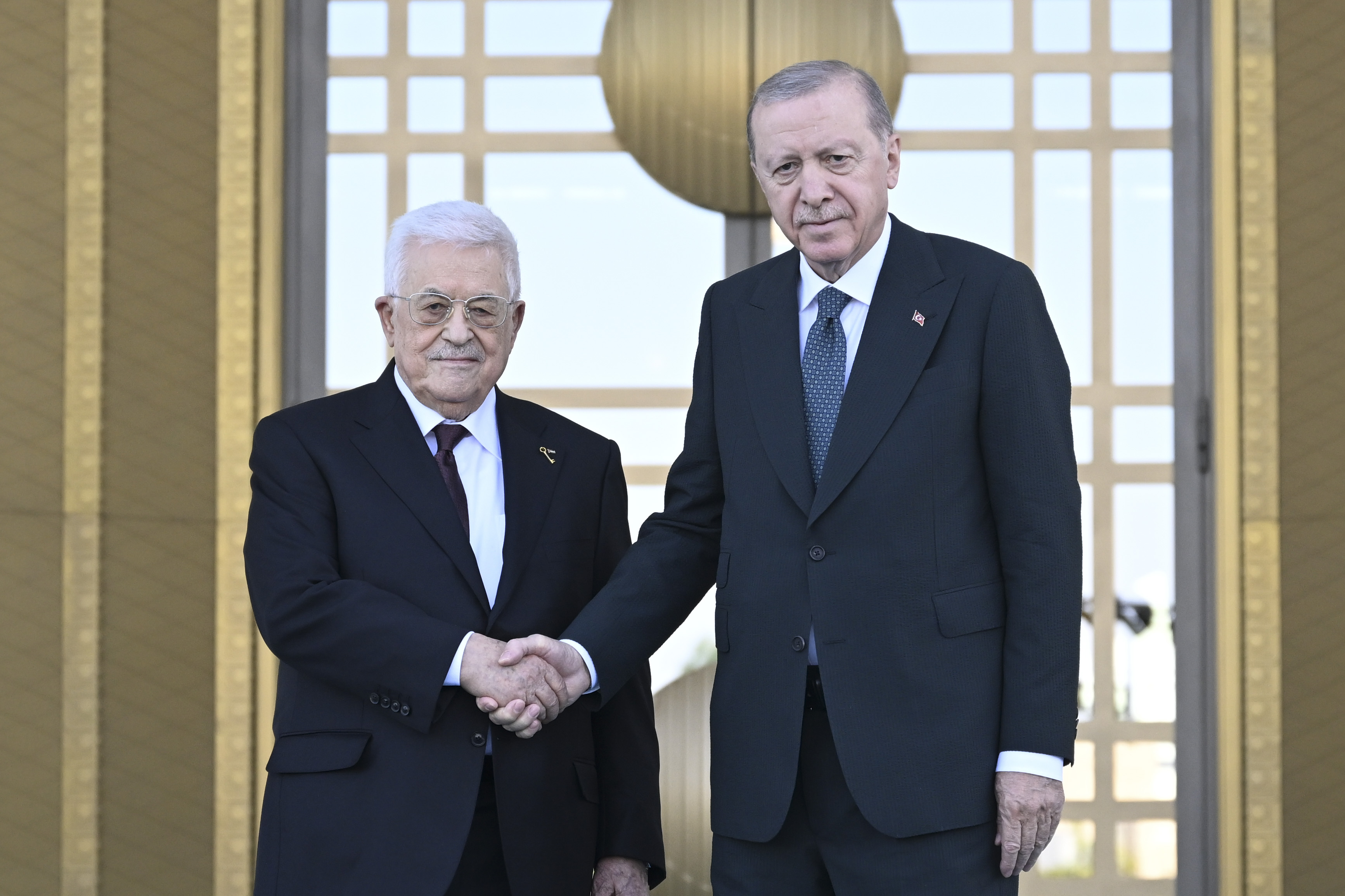 الرئيس أردوغان يستقبل نظيره الفلسطيني بمراسم رسمية في أنقرة