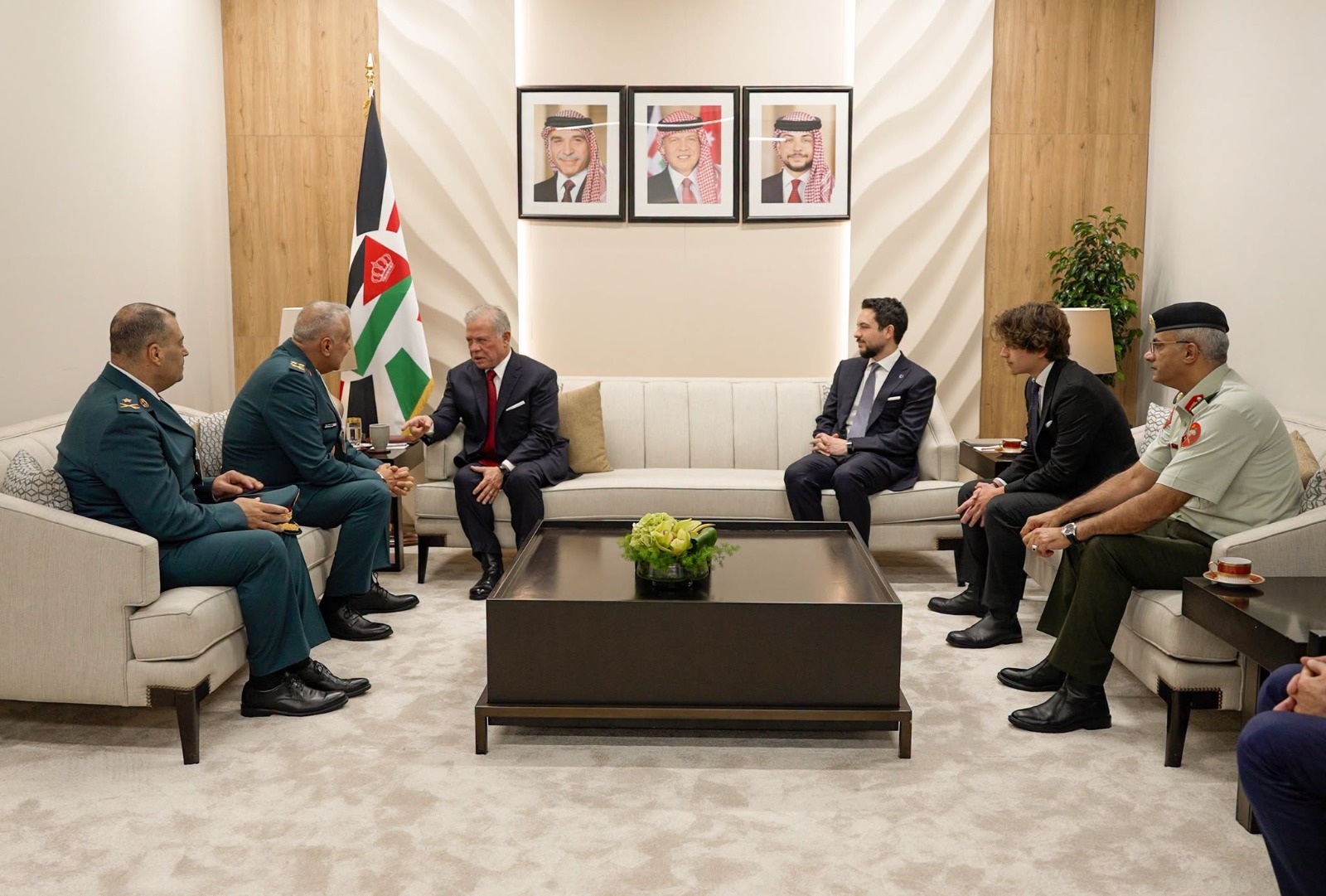 الملك يلتقي رؤساء أركان وعسكريين في دول شقيقة (صور وأسماء)