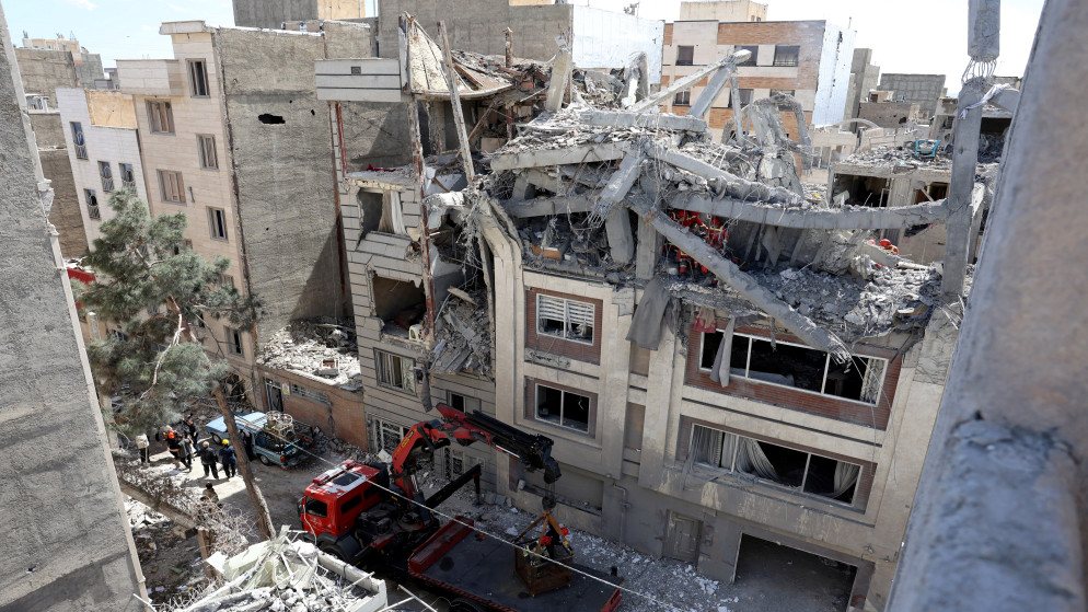 الجيش الإسرائيلي يستهدف مقار مؤقتة وقادة للنظام الإيراني في طهران