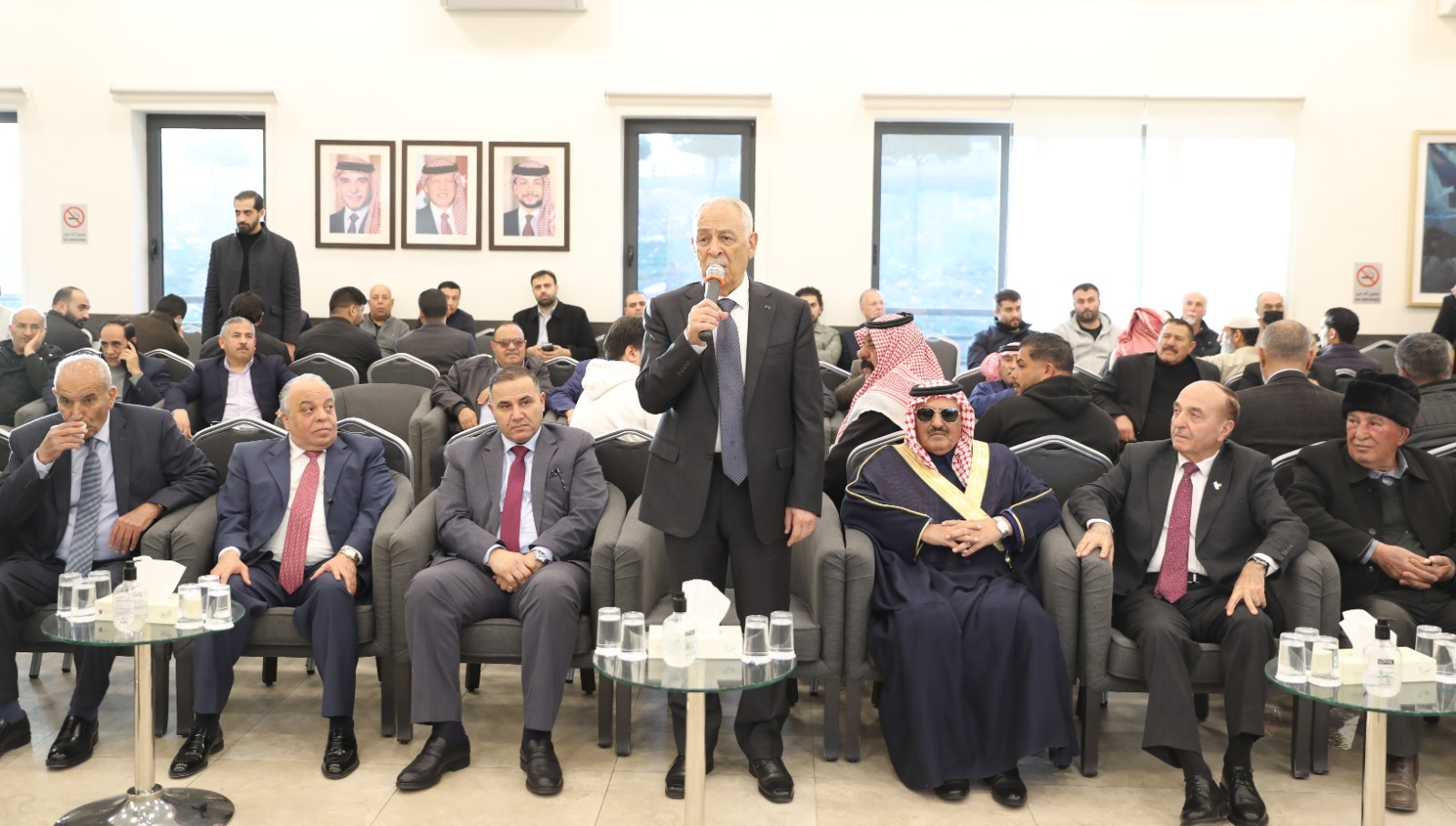 مندوبا عن الملك وولي العهد .. العيسوي يعزي عشيرة النهار/ عباد