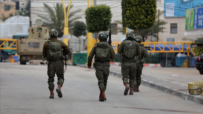 الجيش الإسرائيلي يعلن اعتقال 14 فلسطينياً في عملية بالخليل