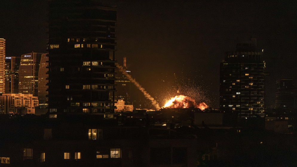 تجدد الانفجارات وسط إسرائيل ليلة الأحد نتيجة الصواريخ الإيرانية 