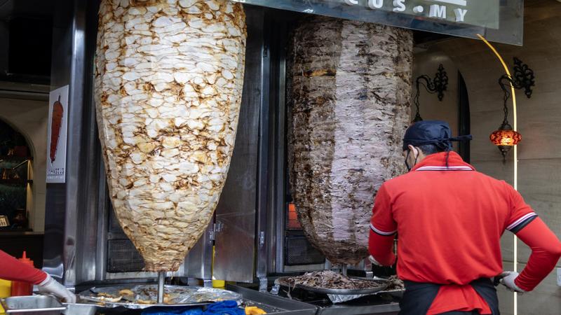 إشادة شعبية بالاشتراطات الجديدة للشاورما مع دعوات لتشديد الرقابة