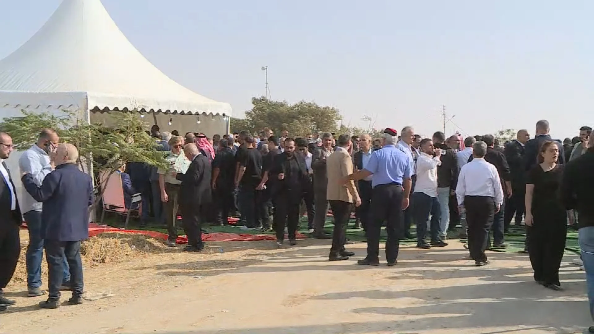 ولي العهد والملكة رانيا يقدمان واجب العزاء بشهداء الكرك