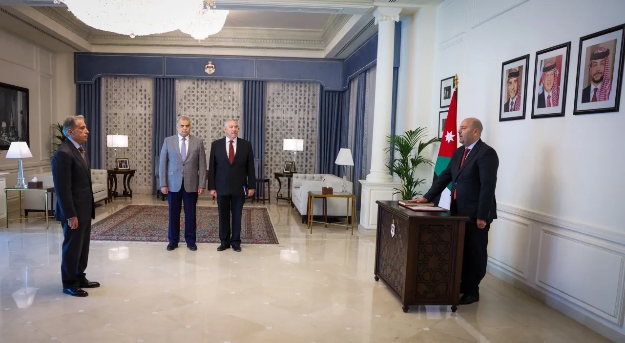 اعضاء مجلس سلطة العقبة يؤدون القسم  ..  صور 