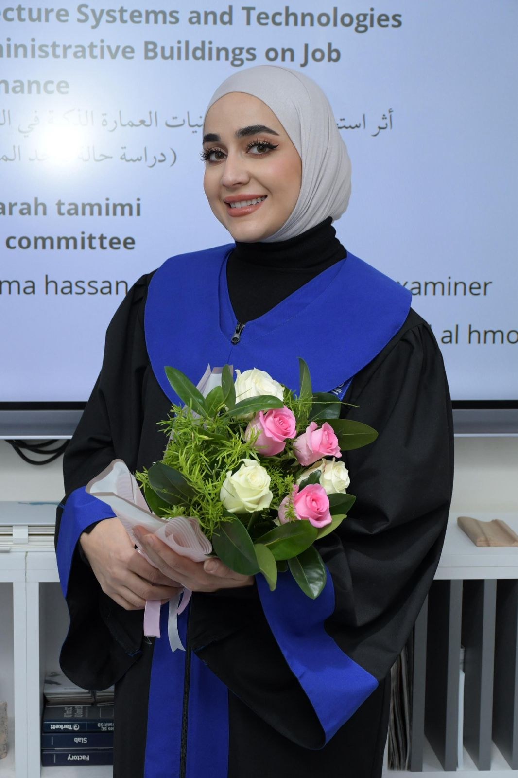 الأهل والأصدقاء يهنئون سارة التميمي بحصولها على الماجستير