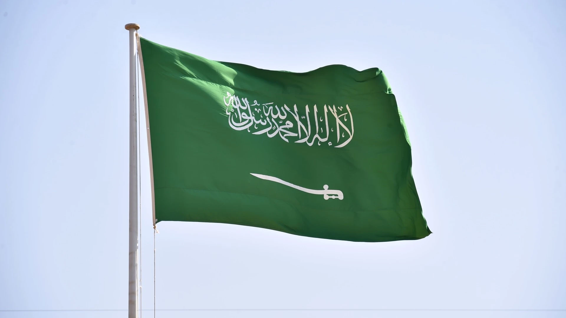 تعليق العمليات التشغيلية بمطار الرياض   