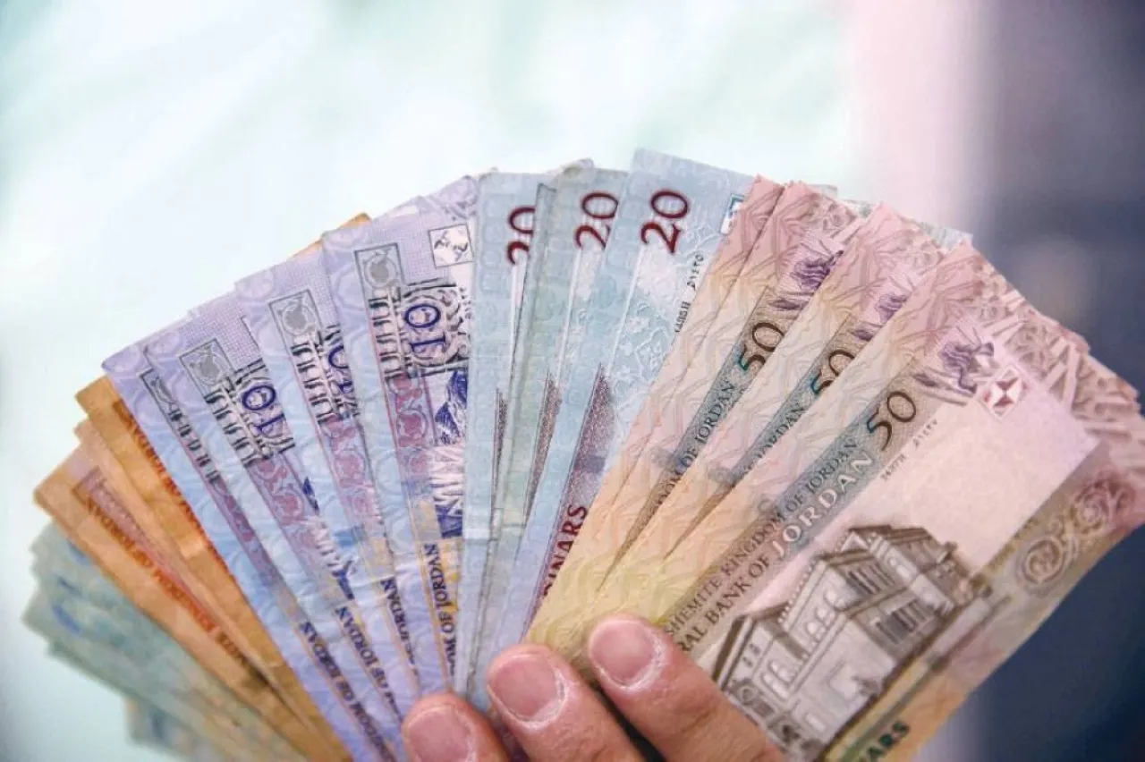 وزير الإدارة المحلية يوجّه بالتحقيق في شبهة اختلاسات ببلدية في المفرق