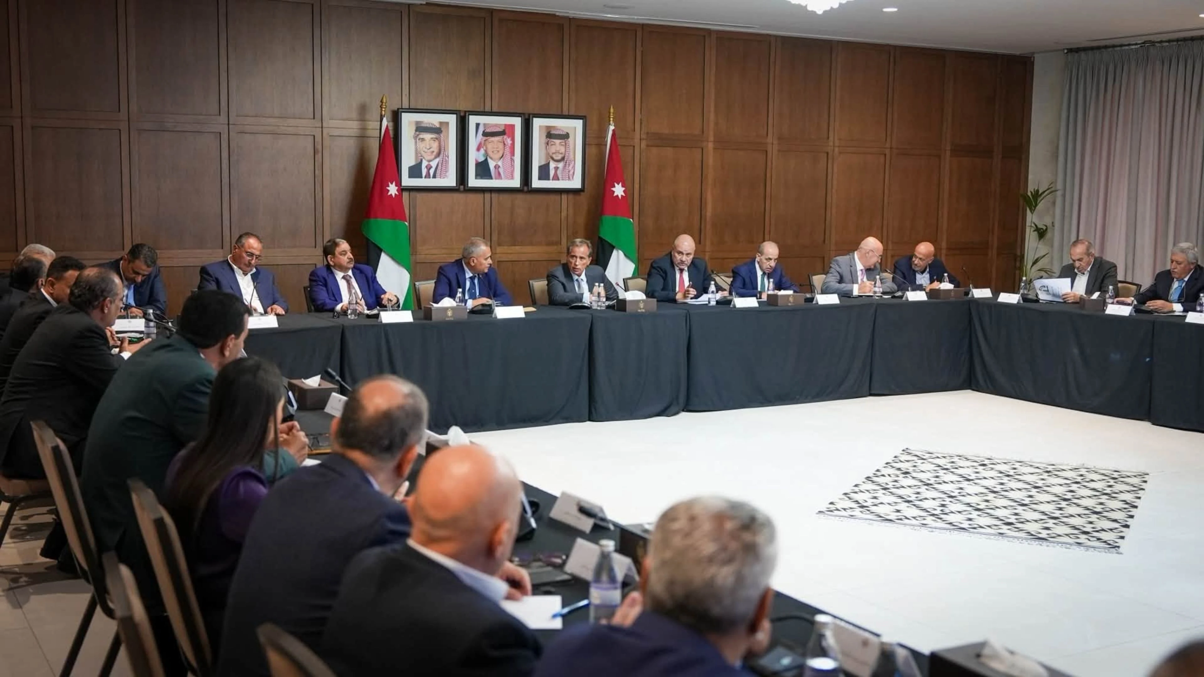 لقاء حكومي حزبي بين حسان وقيادات حزب "مبادرة" لتعزيز التحديث السياسي