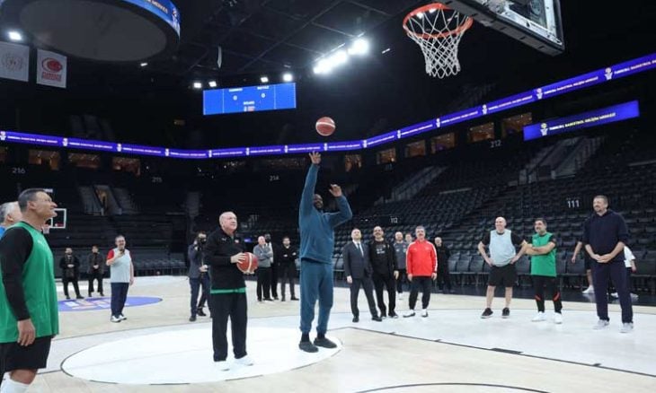 أردوغان يلعب كرة السلة مع شاكيل أونيل