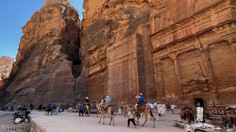 كم زائر للمملكة خلال الثلث الأول من العام الحالي؟
