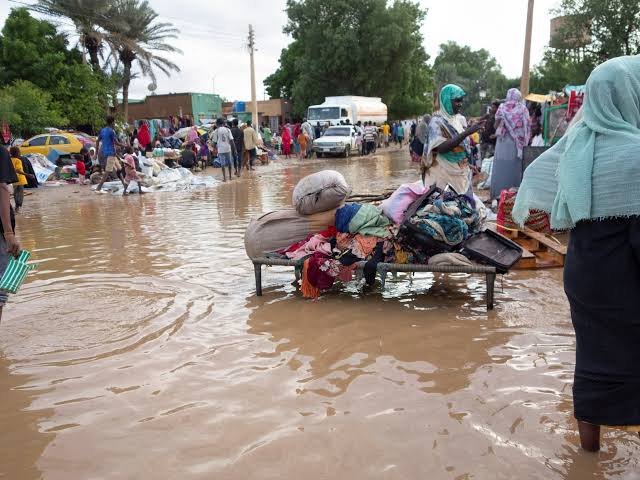 السودان ..  انهيار منازل ونزوح عشرات الأسر جراء السيول في شمال دارفور