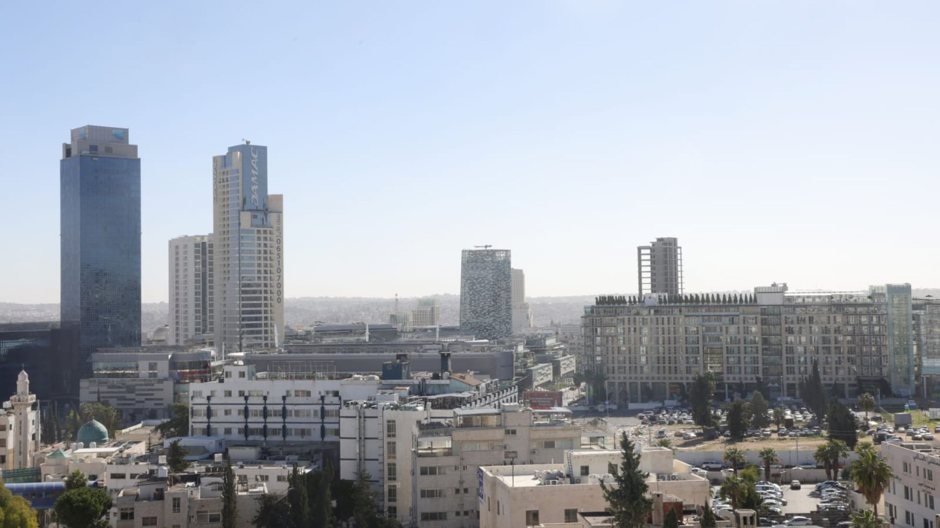 طقس دافئ اليوم وانخفاض ملموس الاثنين والثلاثاء