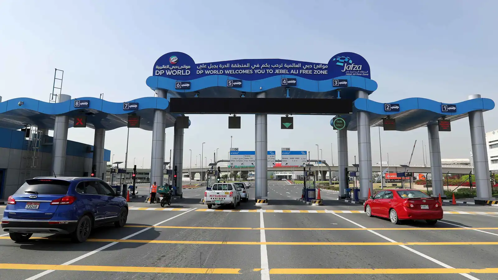إيران تعلن استئناف الشحن المباشر للبضائع من الإمارات