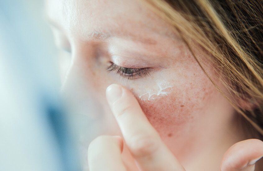  كيف تحمي بشرتك من الجفاف والبهتان في الطقس البارد