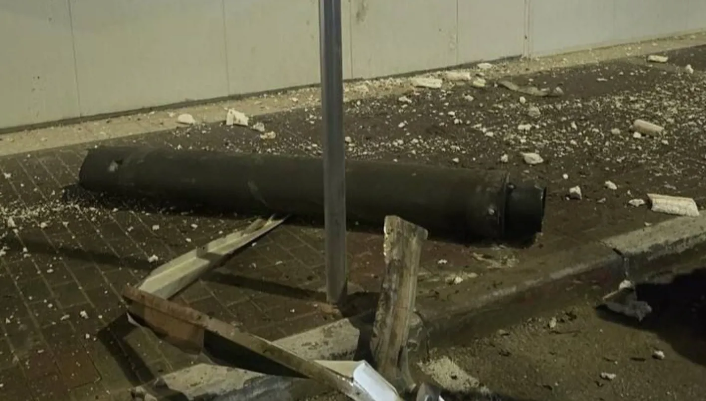 لبناني يقيم حفلة شواء على وقع سقوط الصواريخ  ..  شاهد