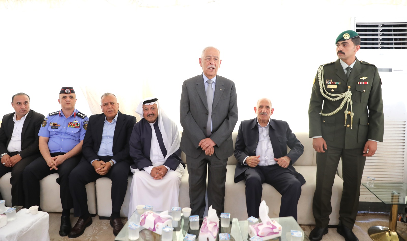 مندوبا عن الملك وولي العهد ..  العيسوي يعزي المعاعية وعكروش