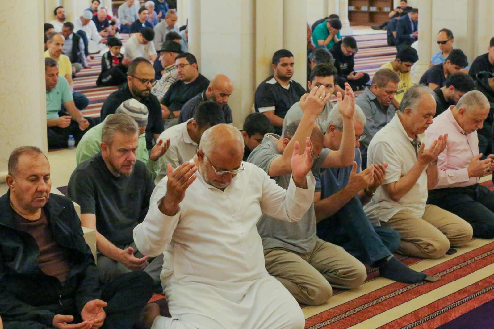 الأردنيون يؤدون صلاة الاستسقاء