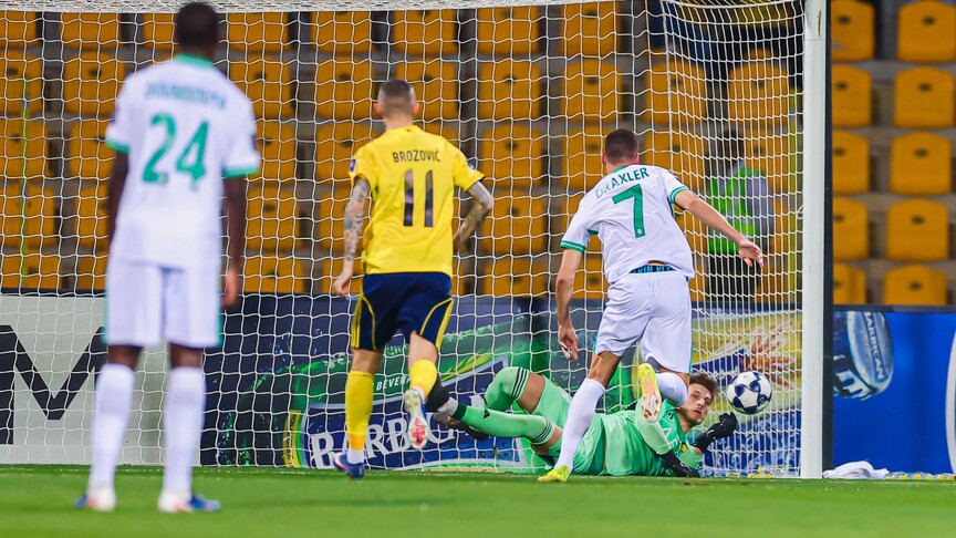 هاتريك يقرب النصر من لقب الدوري السعودي