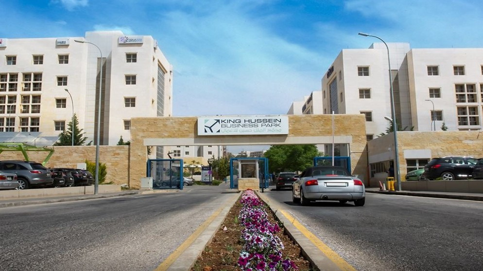 تعميم بفرض رسوم على مواقف السيارات بهذا المجمع
