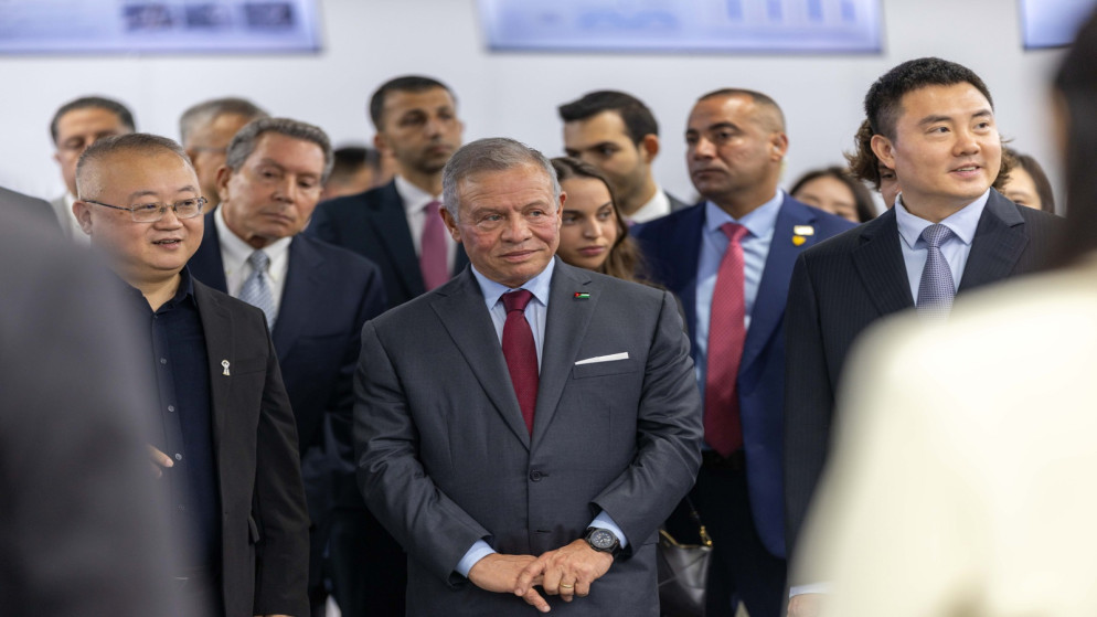 الملك يزور شركة مختصة بتصنيع الروبوتات في شنغهاي