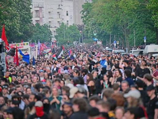 برلين ..  مسيرة طلابية تضامنا مع احتجاجات التعليم في فرنسا