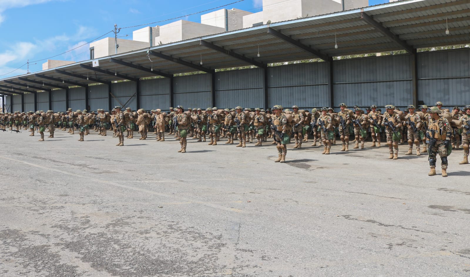 رئيس الأركان يزور كتيبة الملك فيصل الثاني/16