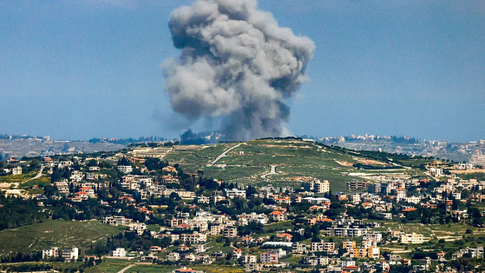 عشية جولة محادثات ثالثة ..  إسرائيل تقتل 30 شخصا بـ77 هجوما على لبنان