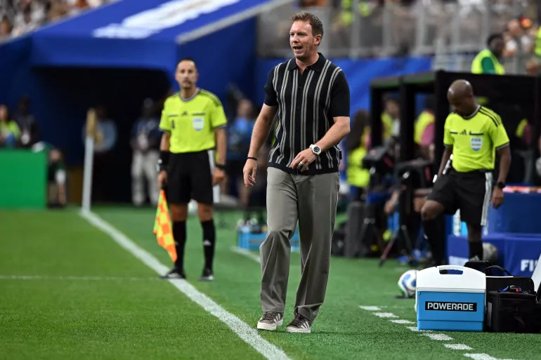 مدرب ألمانيا يثير الجدل بـعرض أزياء على الخطوط في مونديال 2026