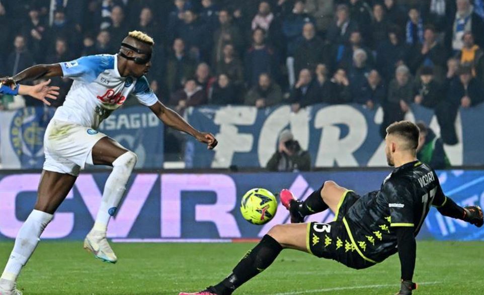 نابولي يواصل إنتصاراته بالدوري الإيطالي 