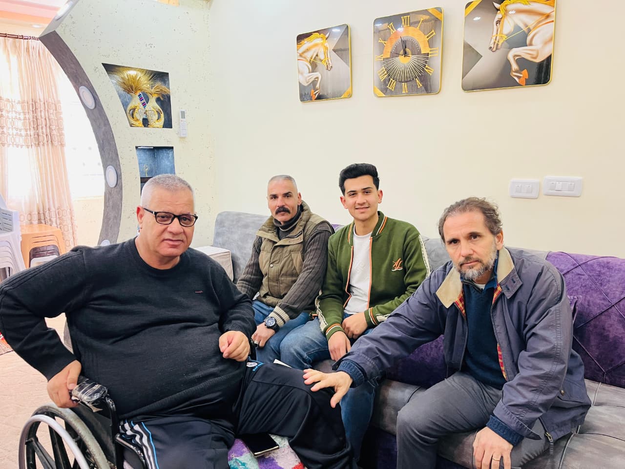 الأمير مرعد يواصل زيارة مصابين عسكريين في إربد