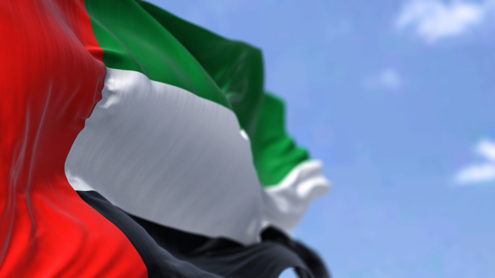 الإمارات توقف الأنشطة والتجارة والمعاملات المالية مع إيران