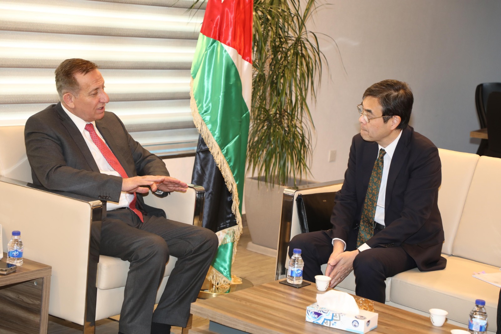 وزير الزراعة يستقبل السفير الياباني لدى المملكة