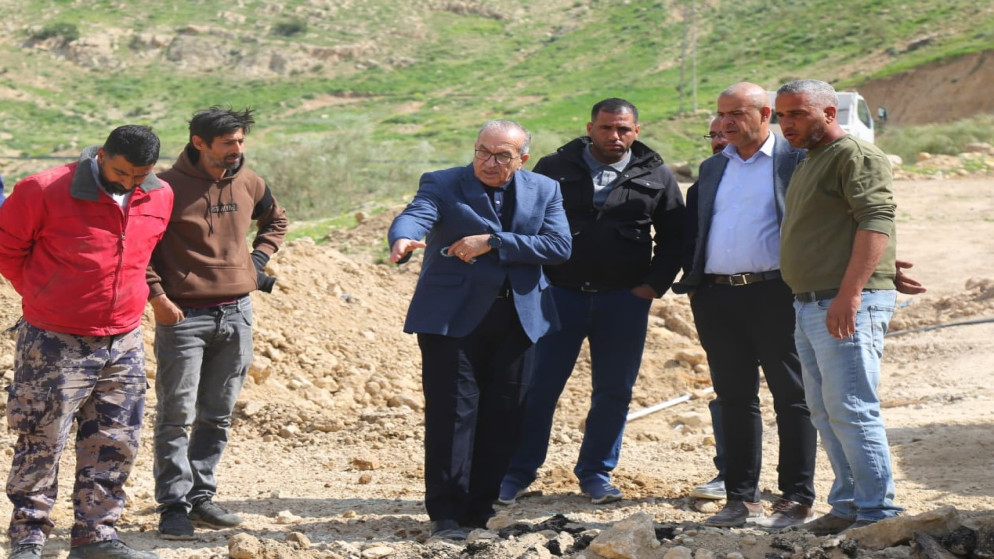 وزير الأشغال: تحديات ميدانية أخرت إنجاز صيانة طريق وادي شعيب