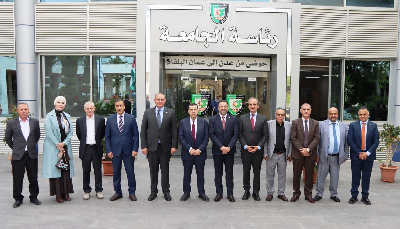 وزير البيئة يفتتح مختبرات لبحوث المياه والبيئة والطاقة في جامعة البلقاء التطبيقية