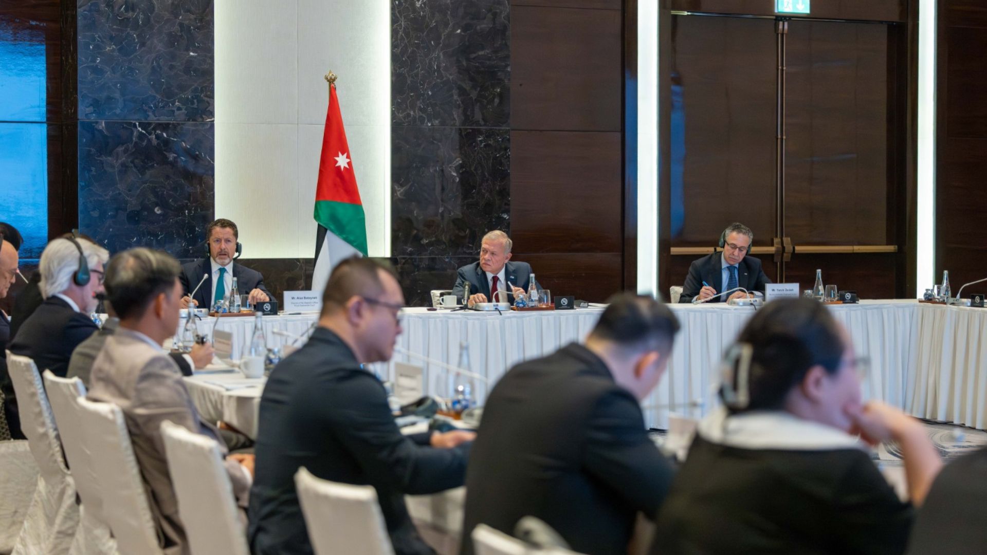  الملك يجتمع بممثلين عن شركات فيتنامية رائدة في قطاع المحيكات