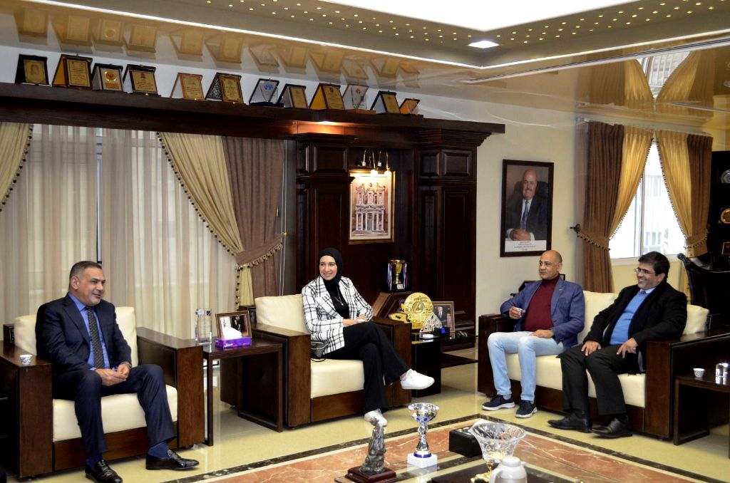 عمان الأهلية تستقبل وفداً مصرياً 