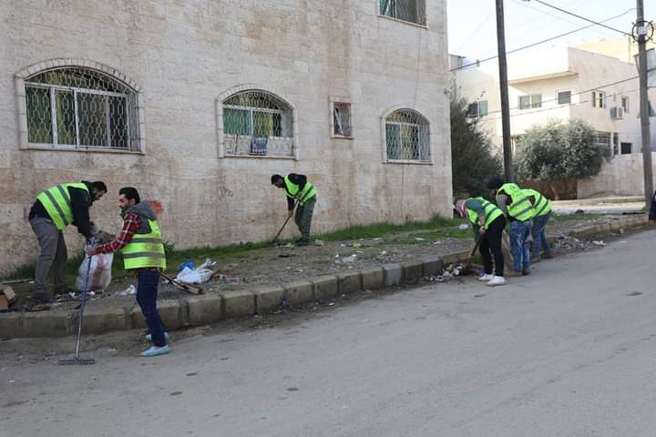 حملات نظافة ورقابة مشددة يومية تنفذها كوادر بلدية الكفارات في بني كنانة