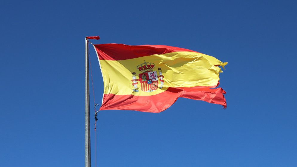 إسبانيا تفكك شبكة لتهريب الكوكايين عبر قواعد عائمة في البحر