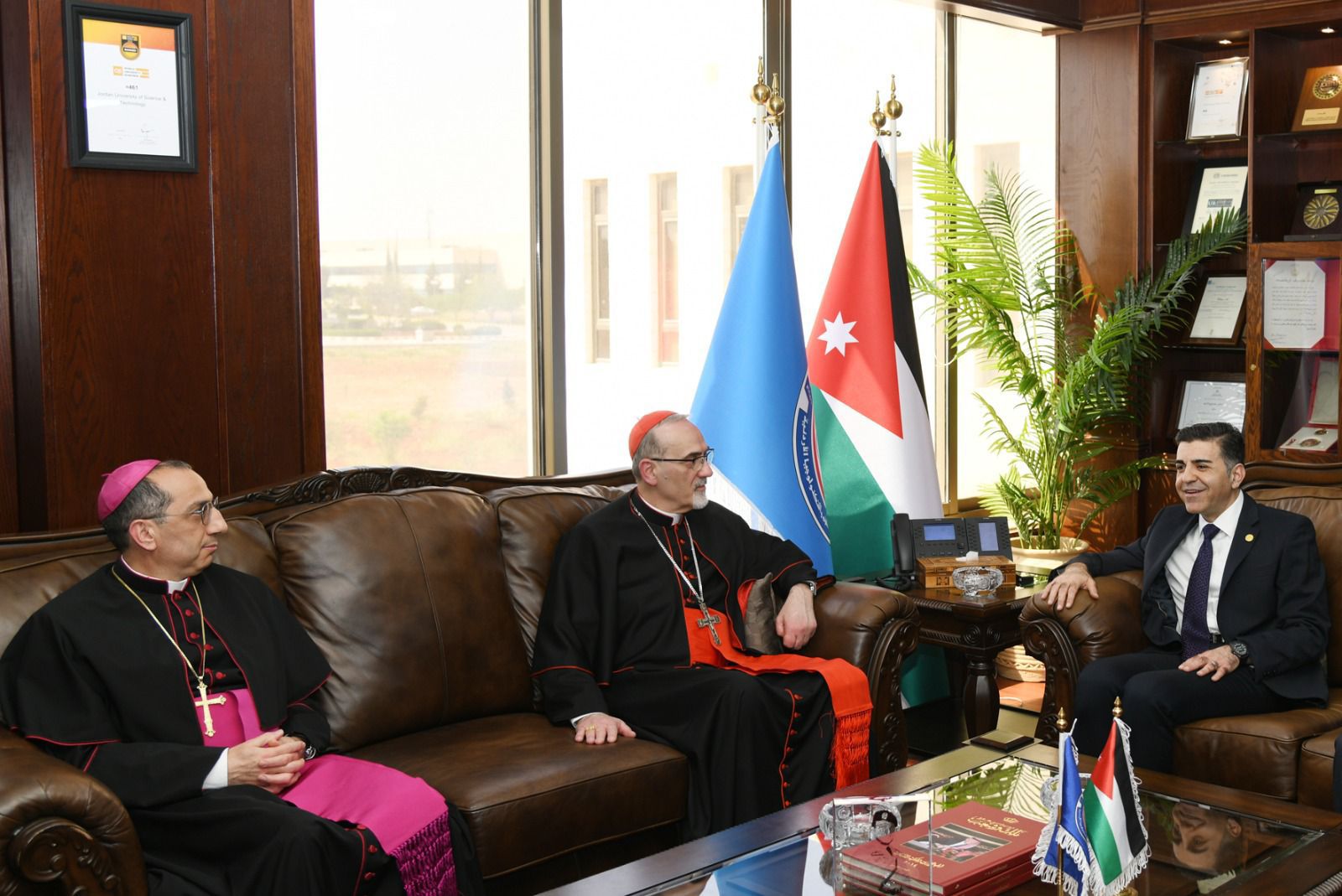 جامعة العلوم والتكنولوجيا تستقبل بطريرك القدس