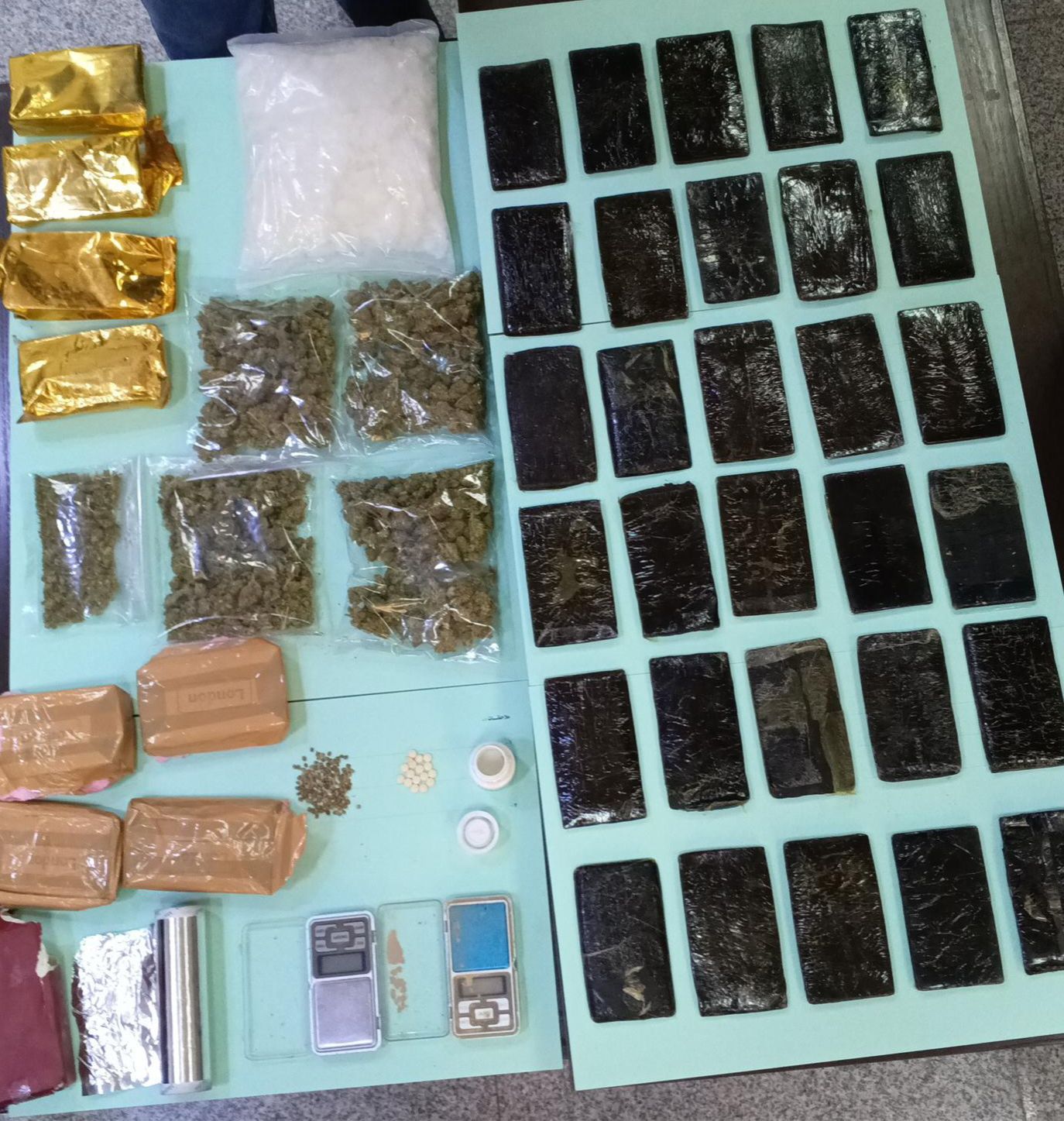 مكافحة المخدرات تلقي القبض على ستة مهربين  ..  تفاصيل