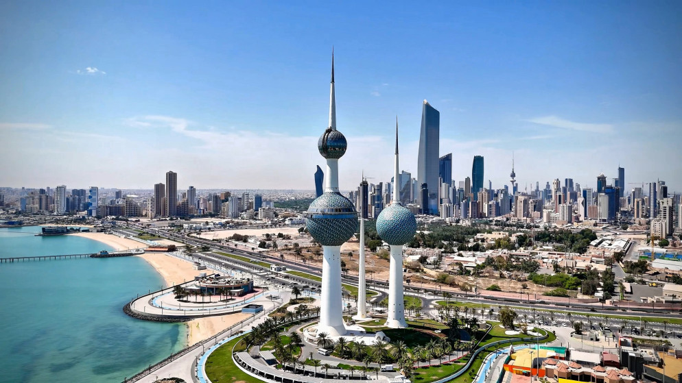 الكويت تغلق مجالها الجوي مؤقتا إثر اعتداءات إيرانية