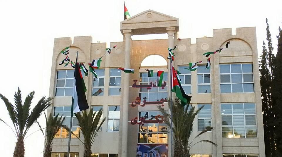 بلدية جرش تغلق الطريق بين النبي هود وجبل العتمات مؤقتا