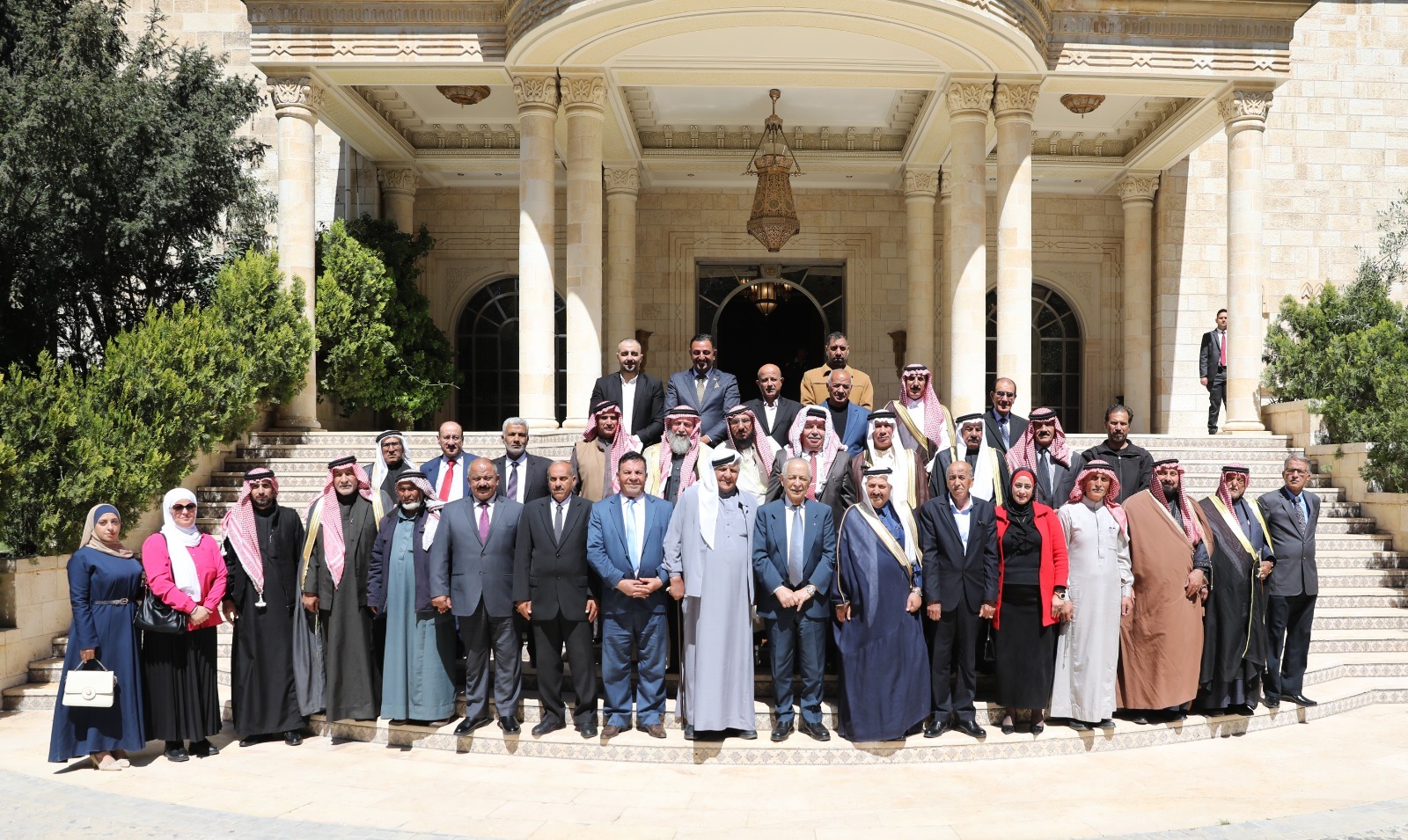 العيسوي يلتقي وفدا من تجمع أبناء محافظة الكرك