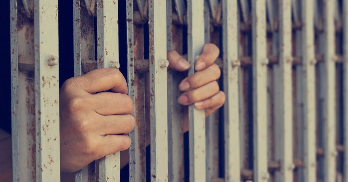 منع السفر والسوار الإلكتروني ..  ماذا ينتظر المدينين في الأردن؟