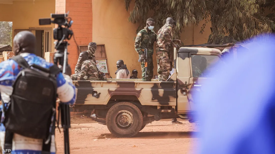 فرنسا تدعو رعاياها إلى مغادرة مالي